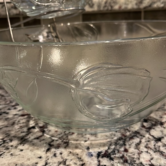 Tulip Le Party Chip and dip bowls. EUC - Picture 2 of 4